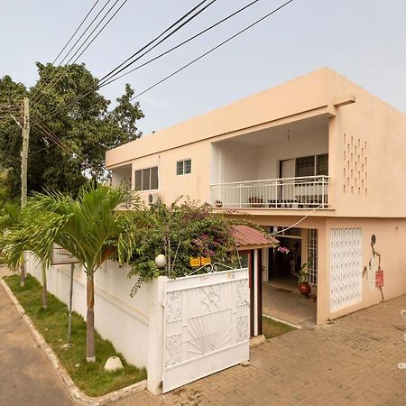Agoo Hostel (Adults Only) Accra Ngoại thất bức ảnh