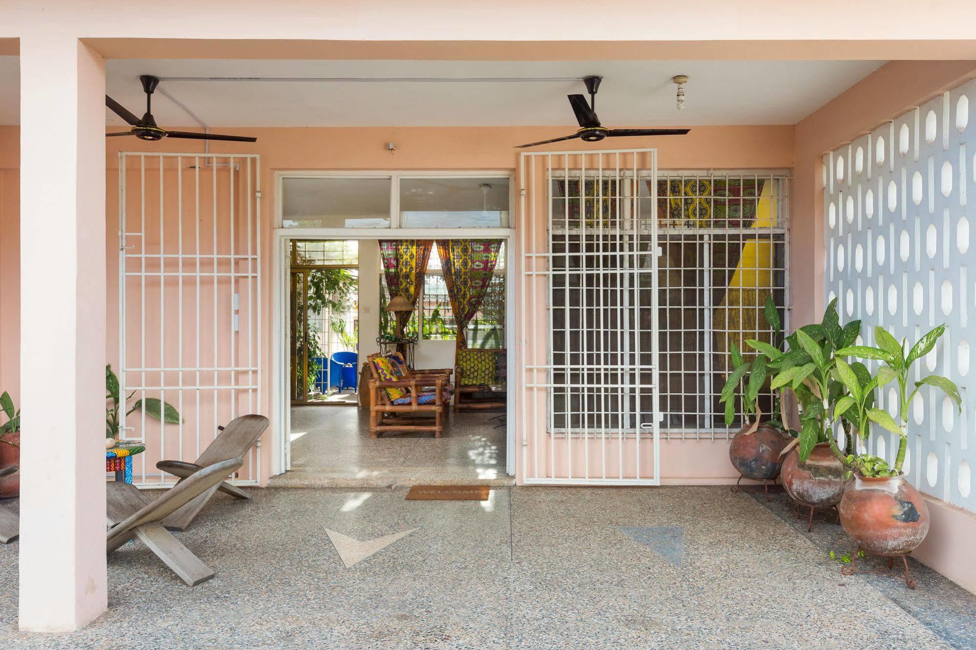 Agoo Hostel (Adults Only) Accra Ngoại thất bức ảnh