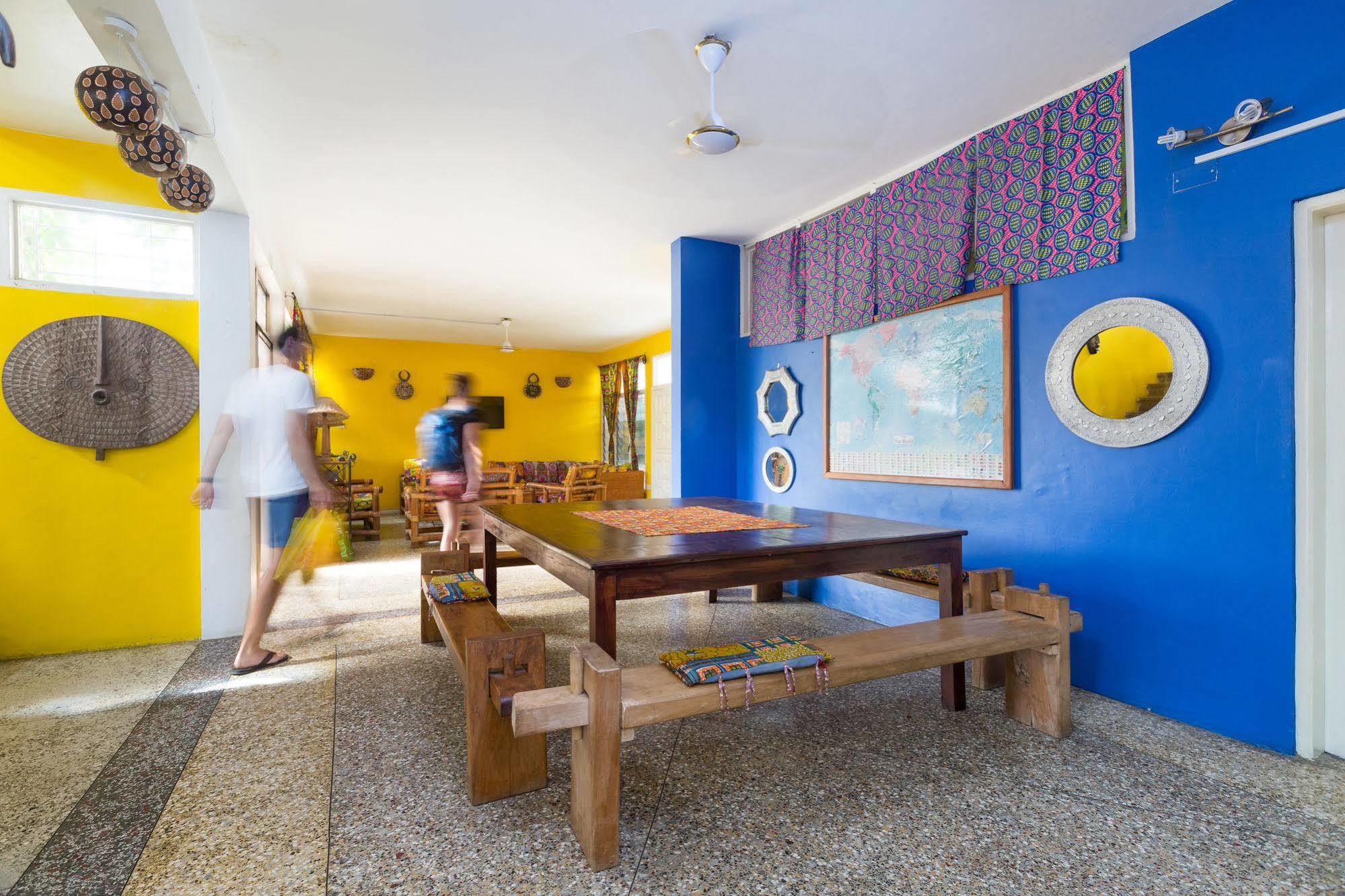 Agoo Hostel (Adults Only) Accra Ngoại thất bức ảnh