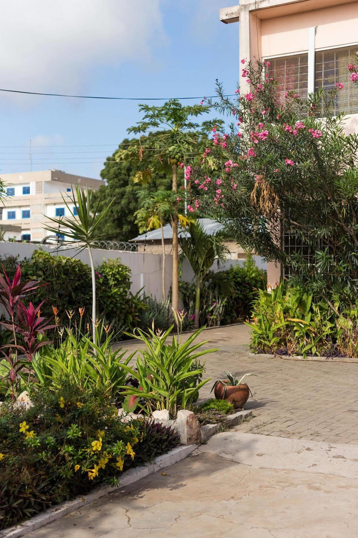 Agoo Hostel (Adults Only) Accra Ngoại thất bức ảnh