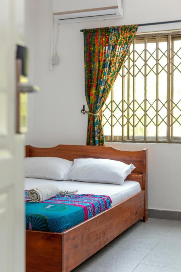 Agoo Hostel (Adults Only) Accra Ngoại thất bức ảnh